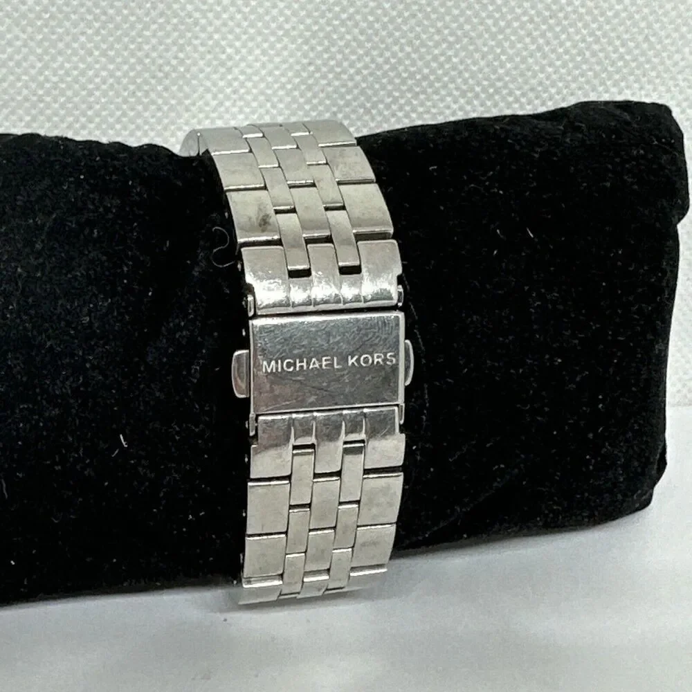 Michael Kors MK5020 Women's Silver Stainless Steel Analog Dial Wrist Watch NUL52